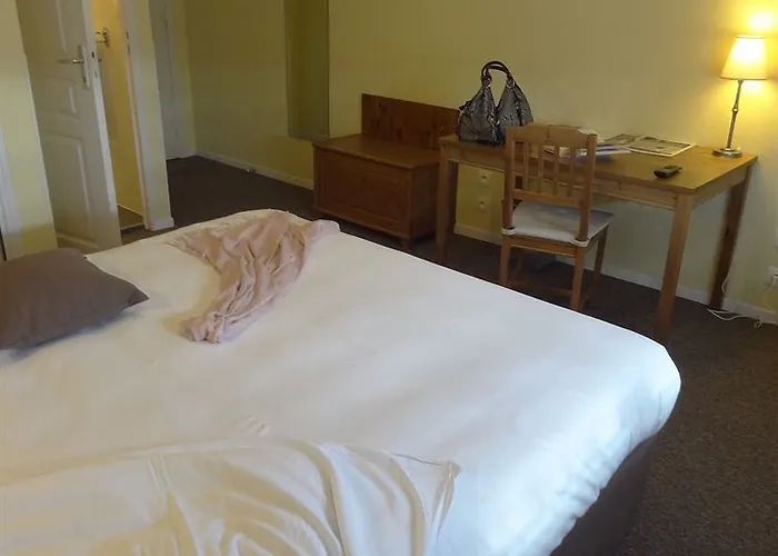 Hotel Akena Le Prado - Proche Zénith 3*