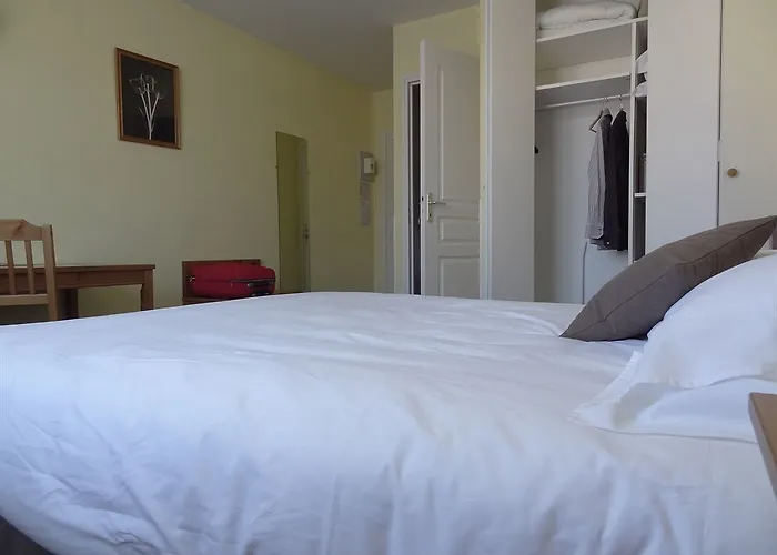 Prado Avec Parking - Proche Zenith Отель 3*