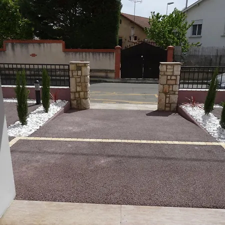 Hotel Akena Le Prado - Proche Zénith 3*